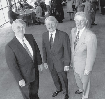 Jodie Thompson, John Thompson, and Jere Thompson celebrate the Joe C. Thompson Conference Center at The University of Texas!